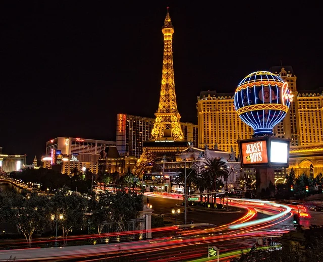 Les lumières de Las Vegas, dans le Nevada, à la tombée de la nuit
